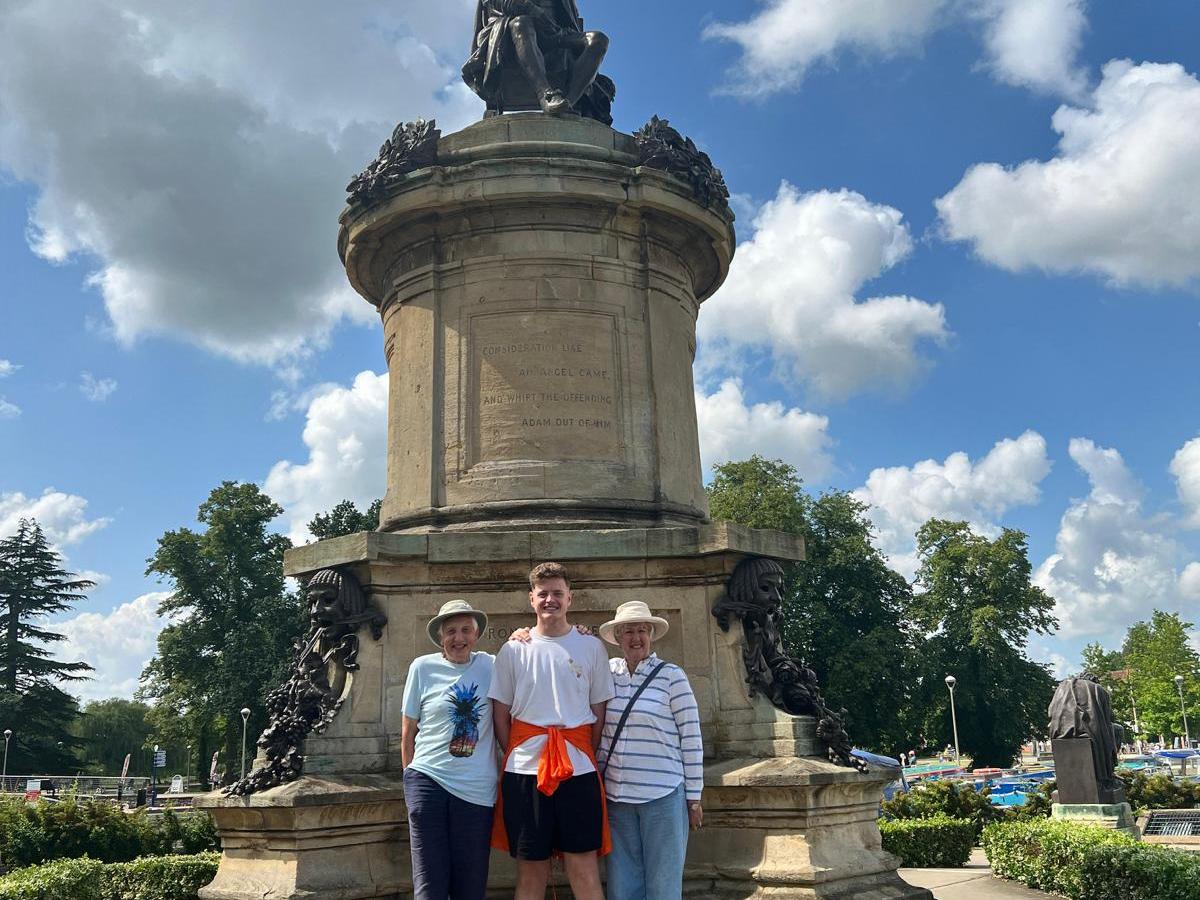 a statue of a person